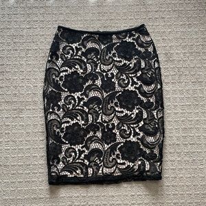 H&M beautiful skirt. Size small. Excellent condition.